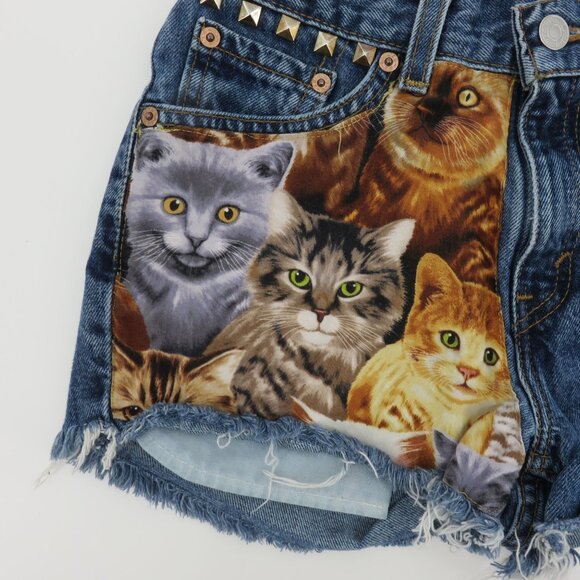 Levis Women SEE MEASUREMENTS Custom Pyramid Stud Cat Kittens Cut Off Jean Shorts - Picture 3 of 11
